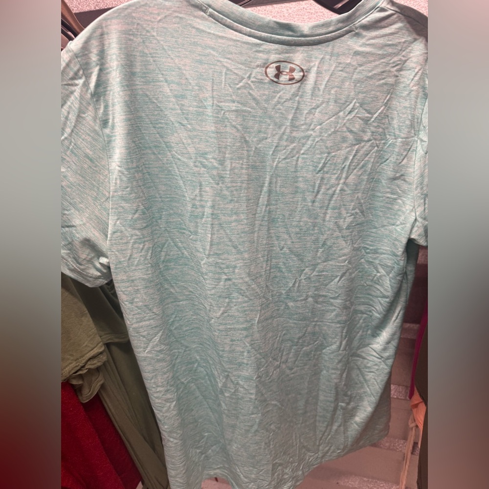 Under Armour Size Large - Picture 2 of 2